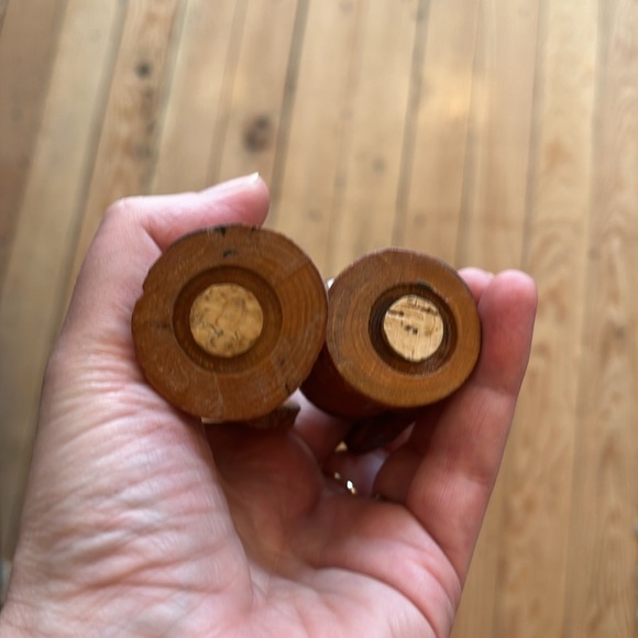 Vintage rustic wooden  salt and pepper shakers - Picture 3 of 4